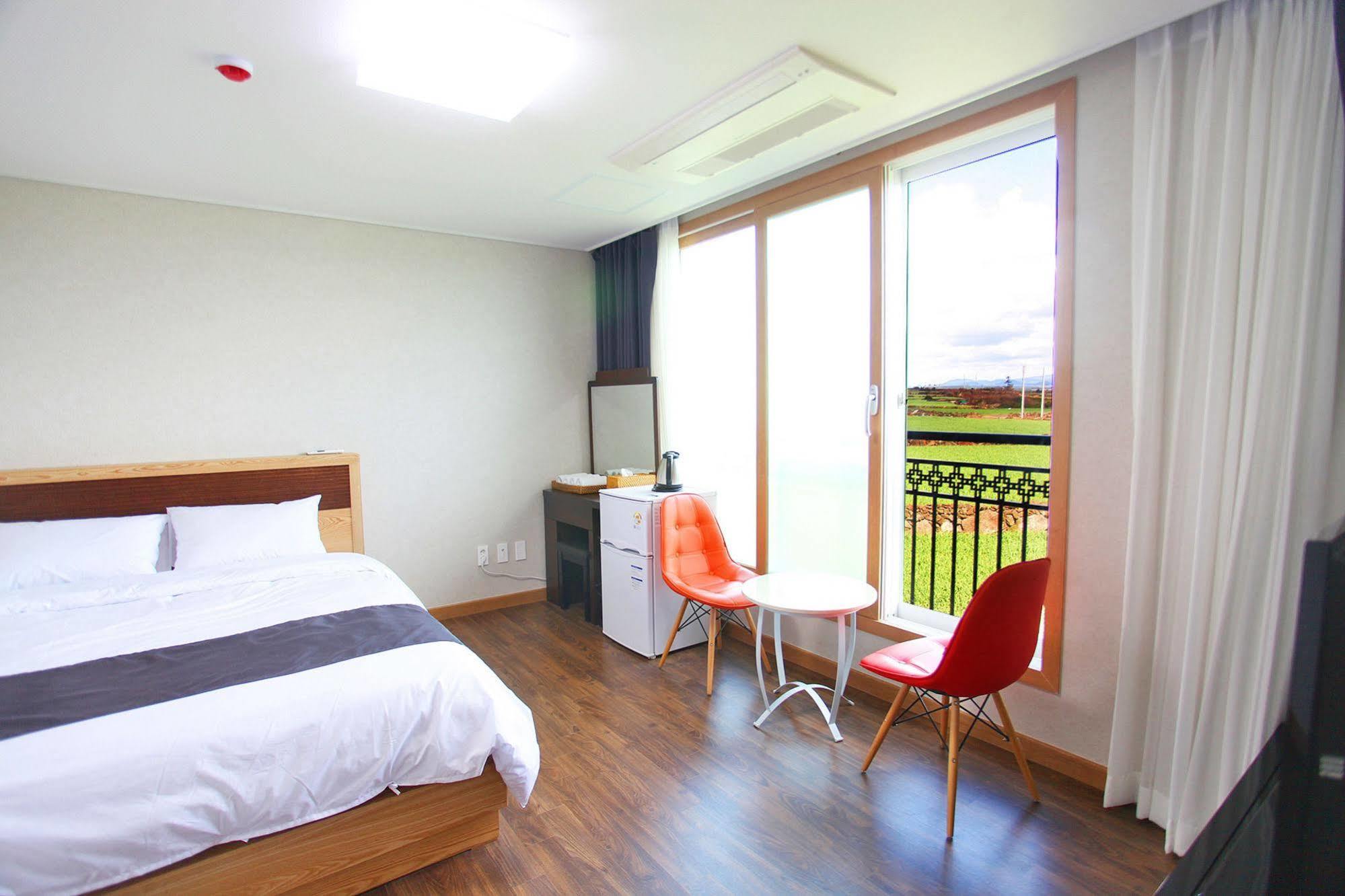 J Raum Resort Seogwipo Exterior photo