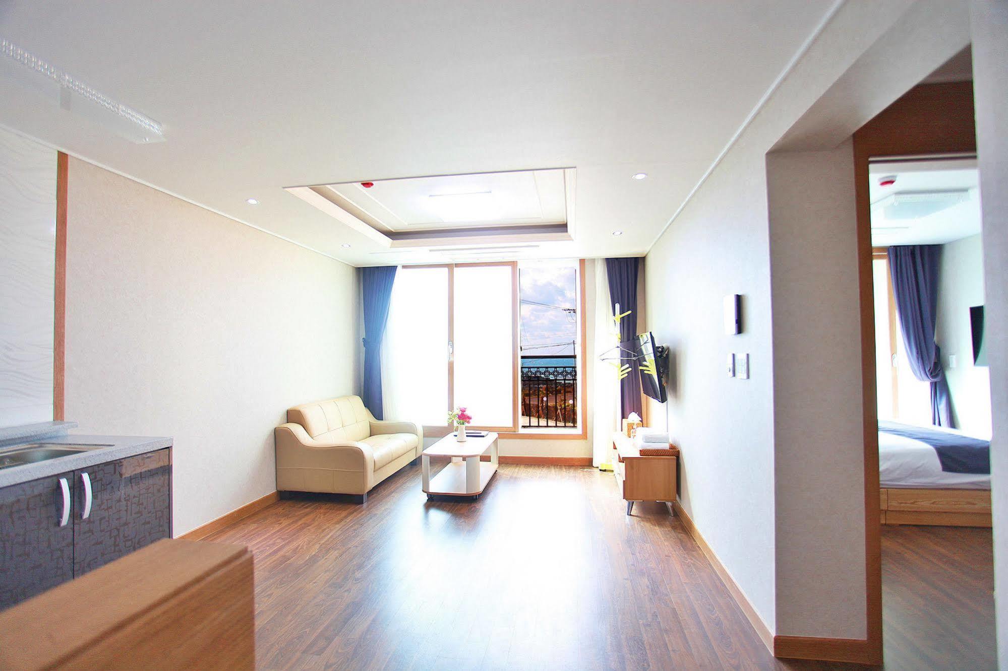 J Raum Resort Seogwipo Exterior photo