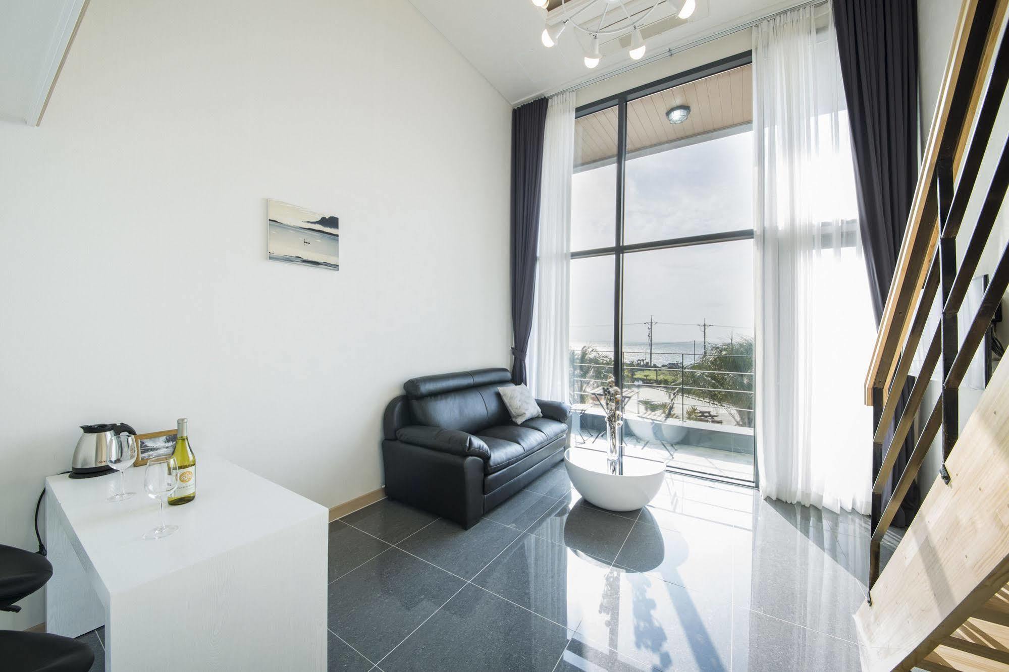 J Raum Resort Seogwipo Exterior photo