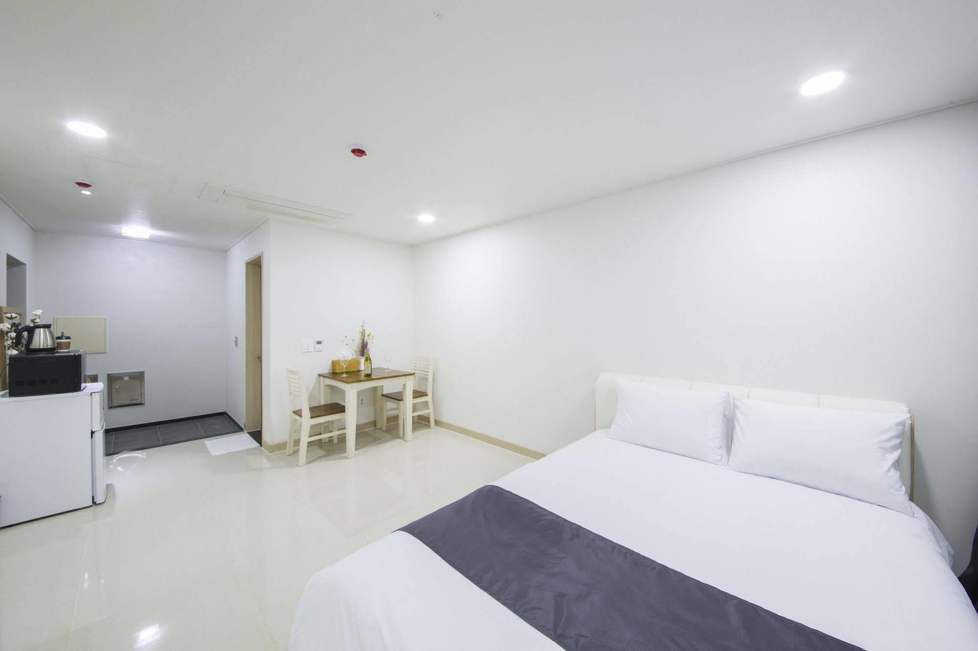 J Raum Resort Seogwipo Exterior photo