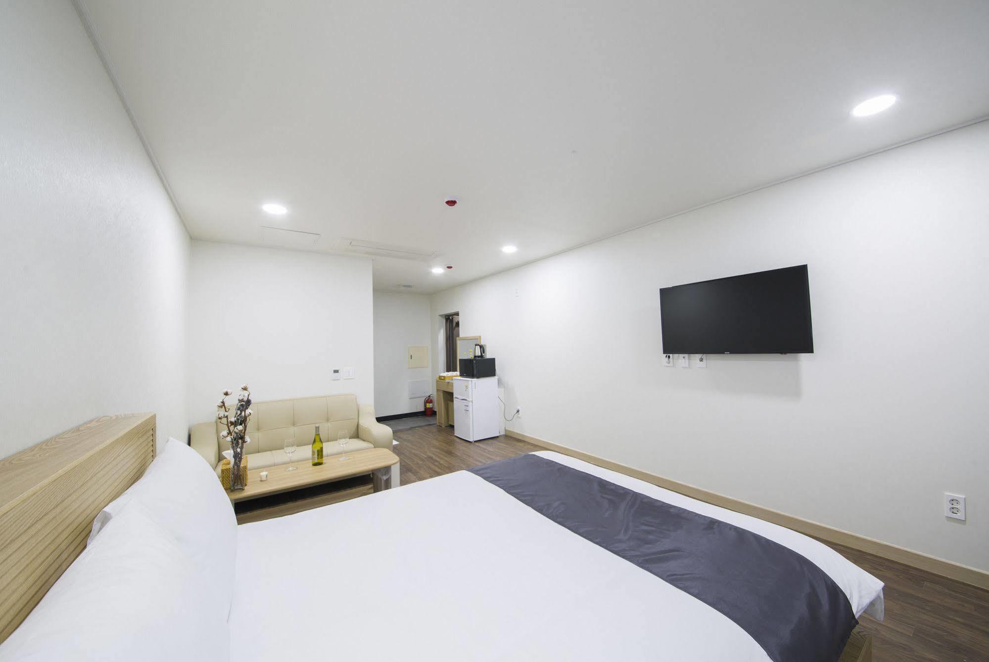 J Raum Resort Seogwipo Exterior photo