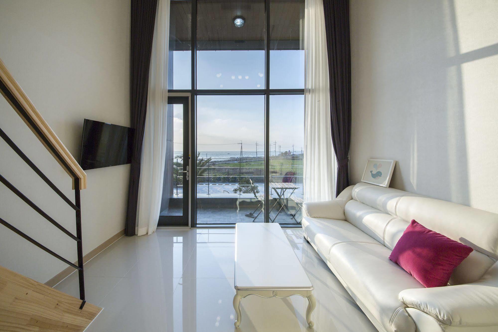 J Raum Resort Seogwipo Exterior photo