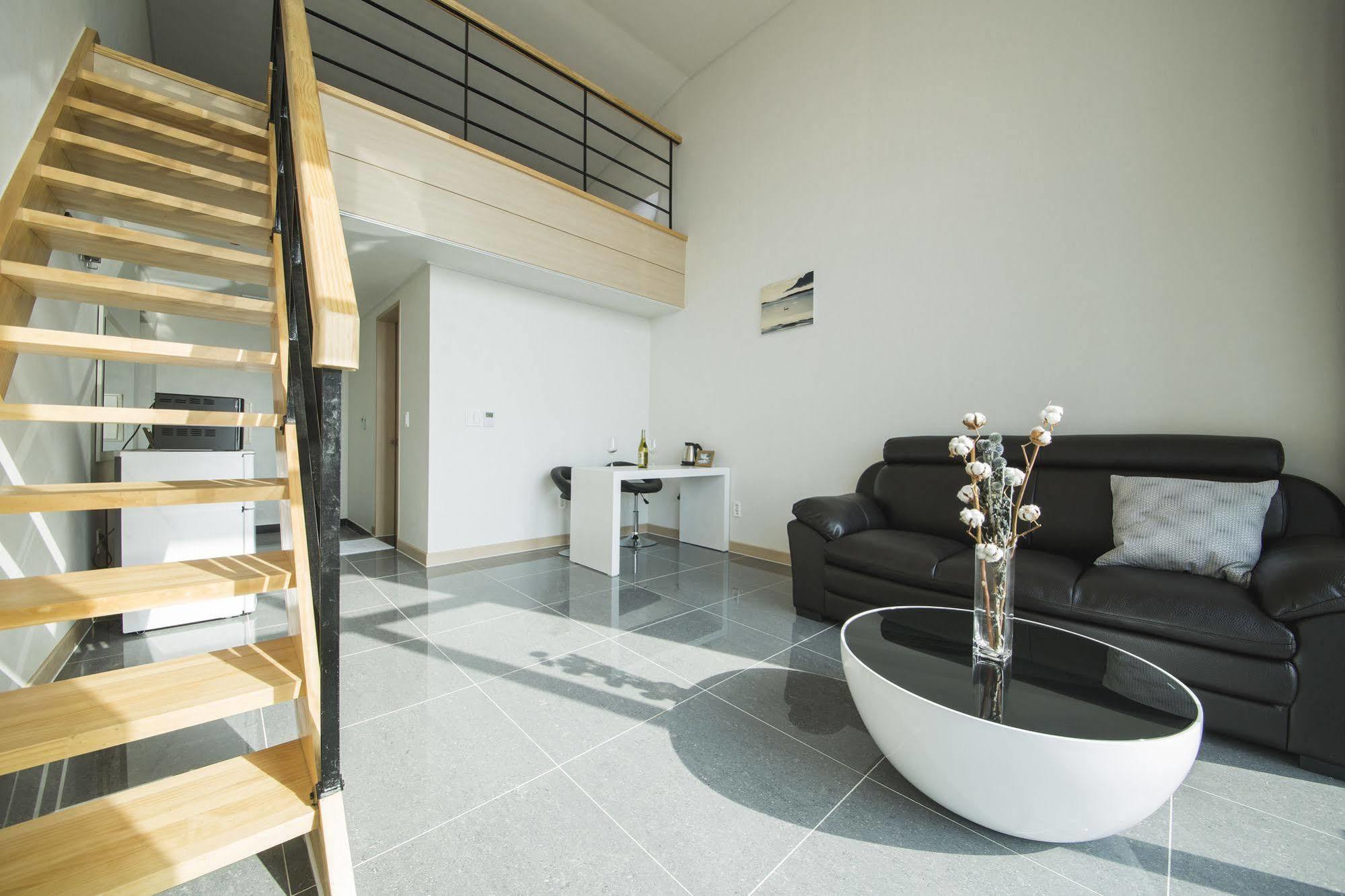 J Raum Resort Seogwipo Exterior photo
