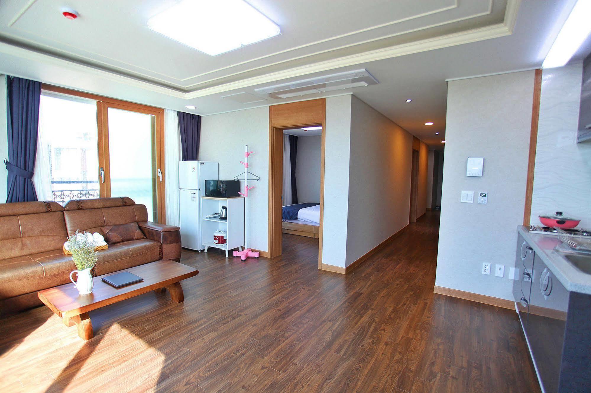 J Raum Resort Seogwipo Exterior photo